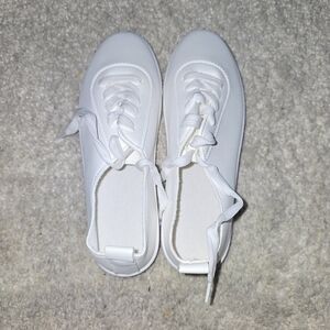 White Sneakers, Size 39 Or 8 1/2. Brand New, Perfect for Nurse, Vet, Medical